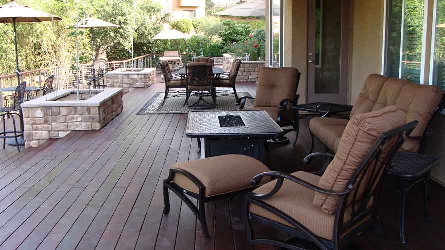 deep-seating-back-deck-bar-table