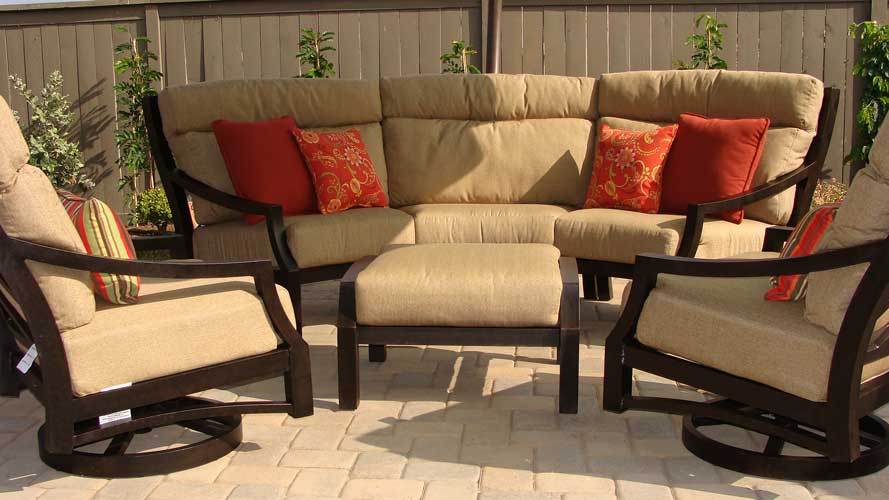deepseating-swivel-clubs
